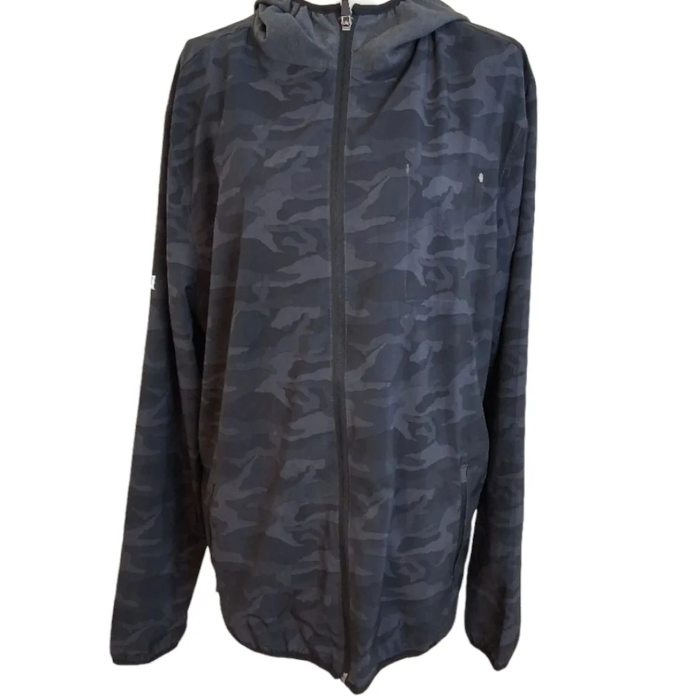 Vuori // M's Outdoor Trainer Shell // XL // Black Camo